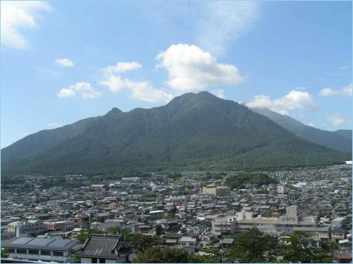 Mount Unzen is one of the most dangerous volcanoes in Japan. In 1792, around 15,000 people were killed when part of the mountain broke away and slipped into the sea