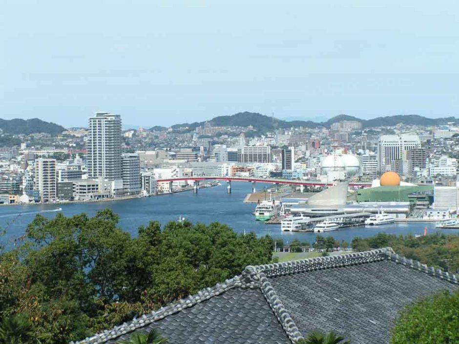 A visit to the Peace Park is an absolute must, it is more intensive than the site in Hiroshima. Once you are there, you are amazed at the size of this monument.